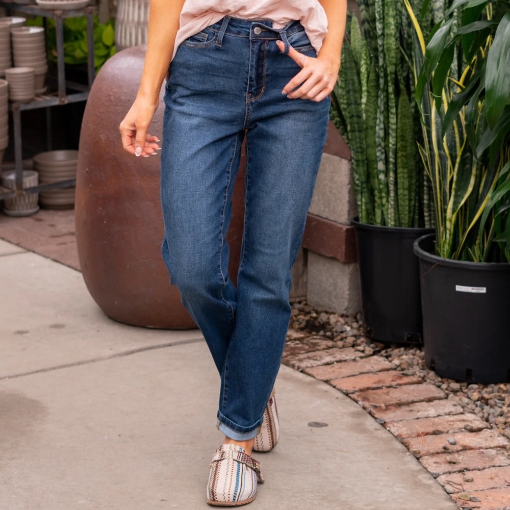 Judy Blue Enjoy The Sun High Rise Cool Denim Boyfriend Fit Jeans Size 3/26